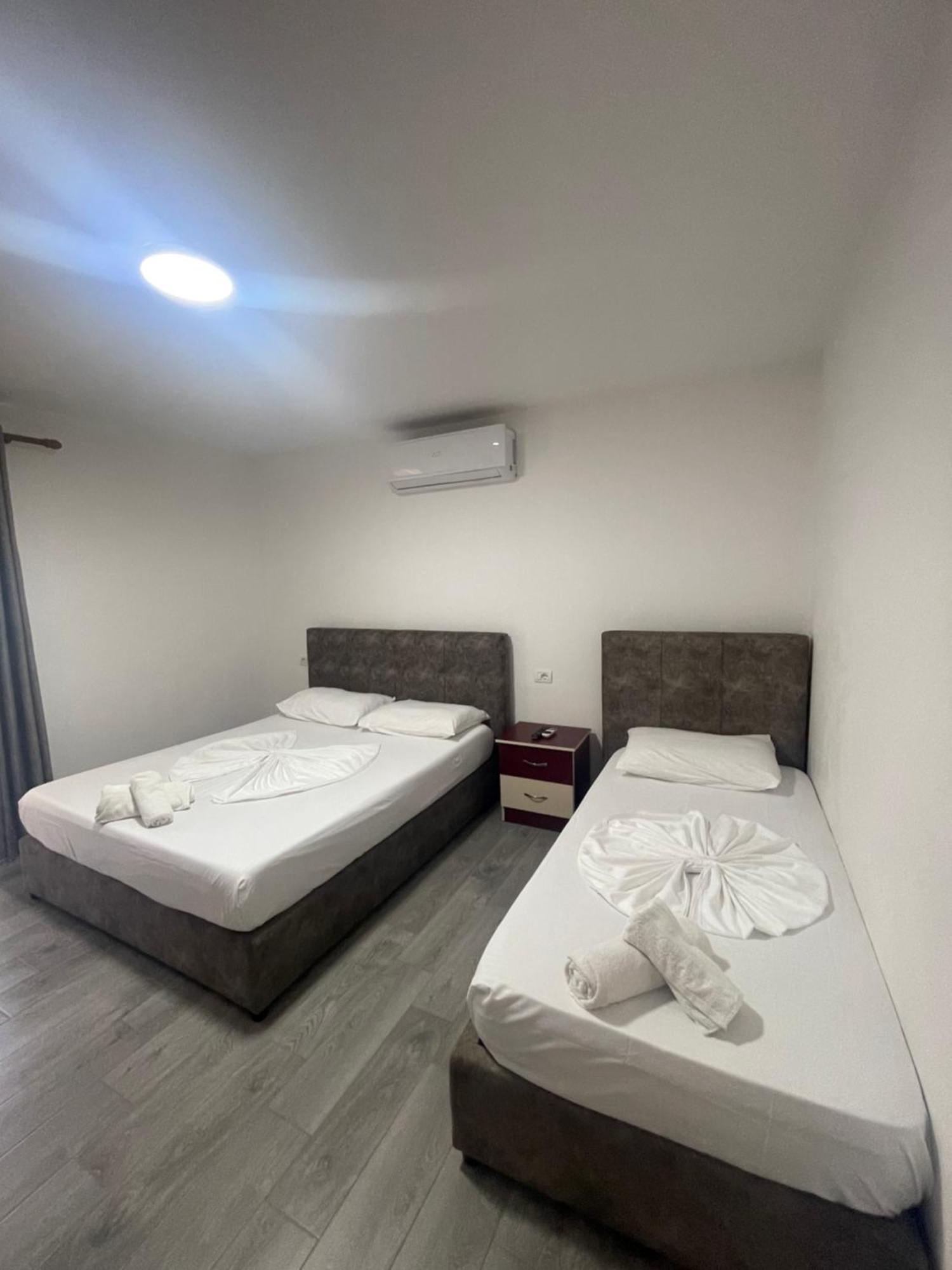 Vila Vladi Durres Bagian luar foto